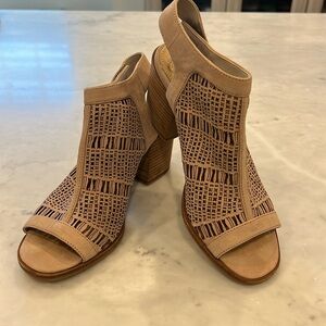 Vince Camuto open toe ankle sling back sandal